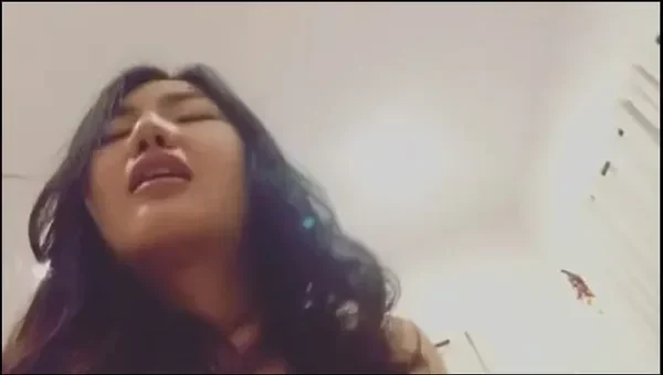Học sinh ngoan không may lộ clip